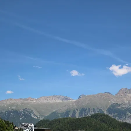 Au Reduit 401 アパート